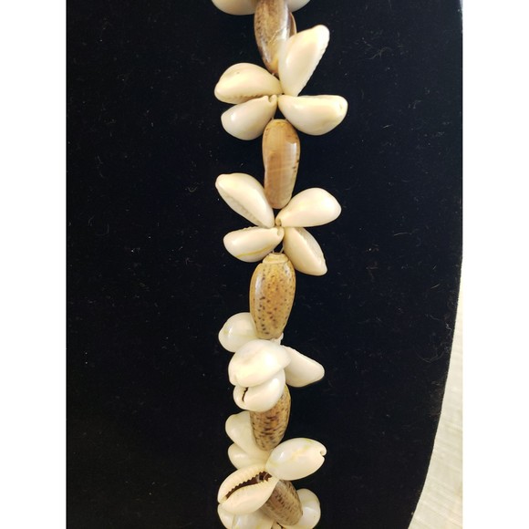 Vintage Unsigned Cowry/Cowrie Shell 17" Long Strand Statement Necklace, Chunky - Picture 4 of 7